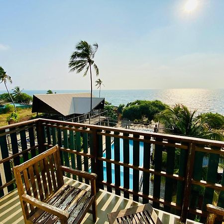 Saprin Beach Resort Uswetakeiyawa Zewnętrze zdjęcie