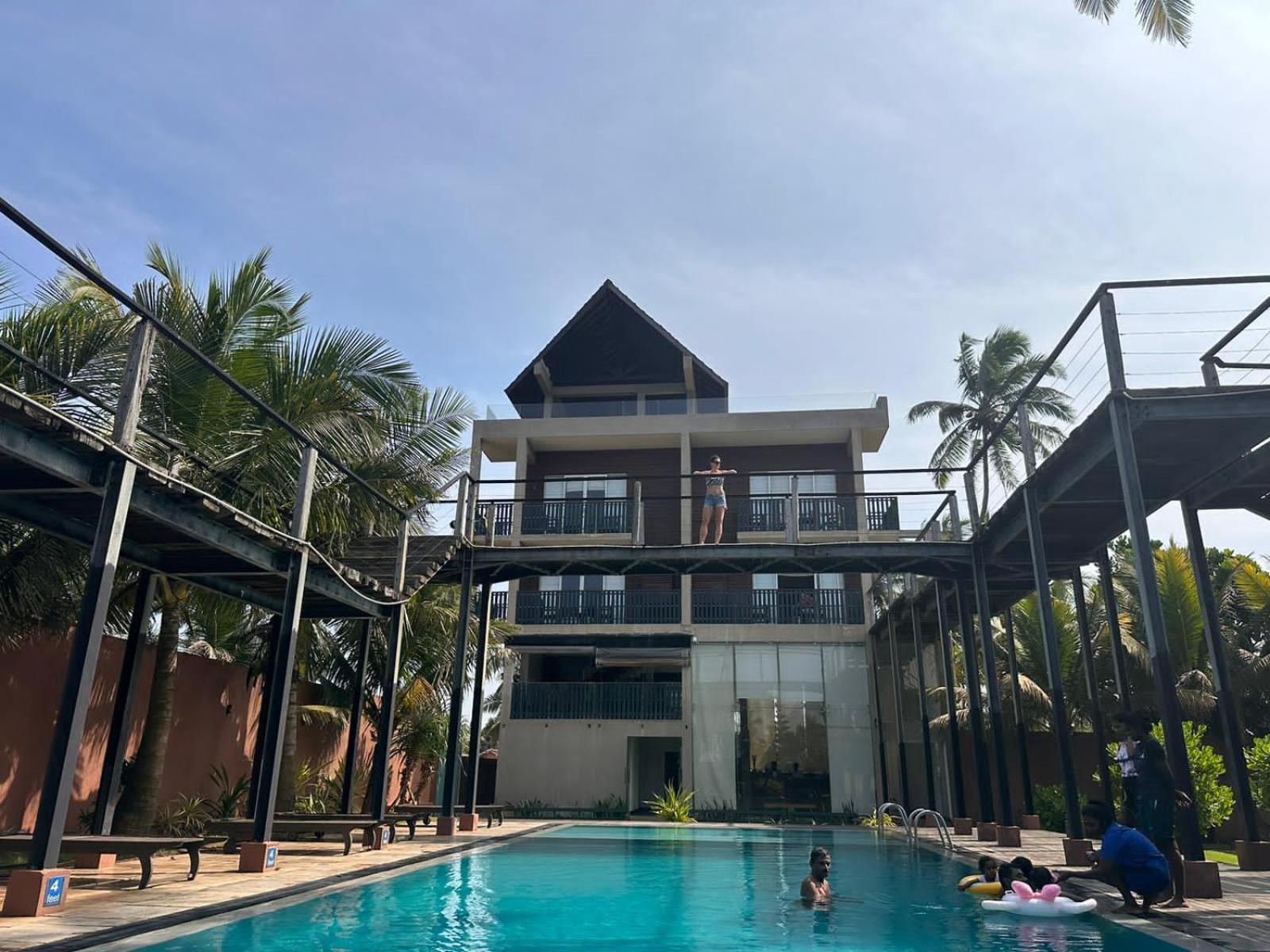 Saprin Beach Resort Uswetakeiyawa Zewnętrze zdjęcie