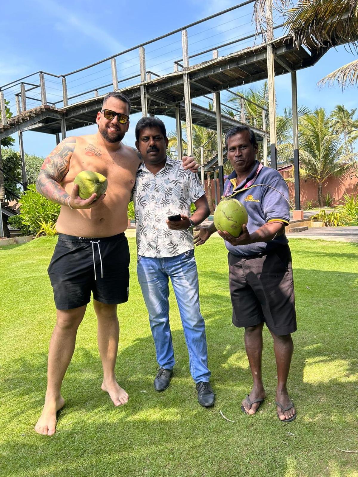 Saprin Beach Resort Uswetakeiyawa Zewnętrze zdjęcie