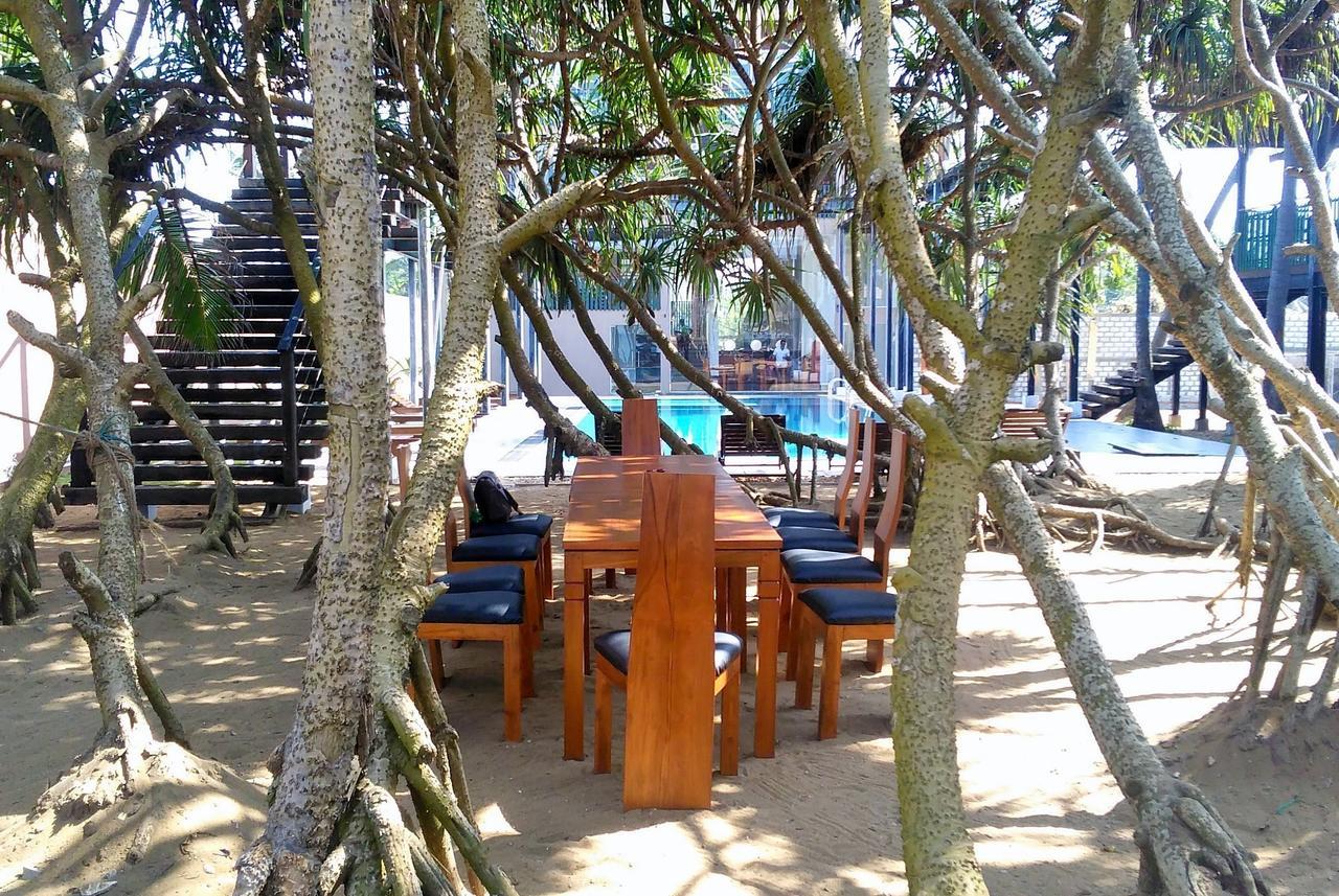 Saprin Beach Resort Uswetakeiyawa Zewnętrze zdjęcie