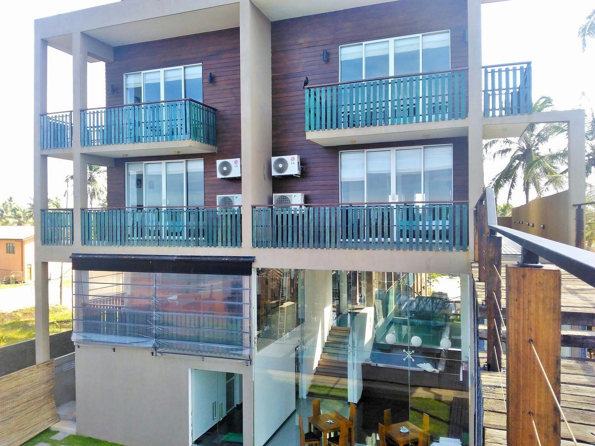 Saprin Beach Resort Uswetakeiyawa Zewnętrze zdjęcie