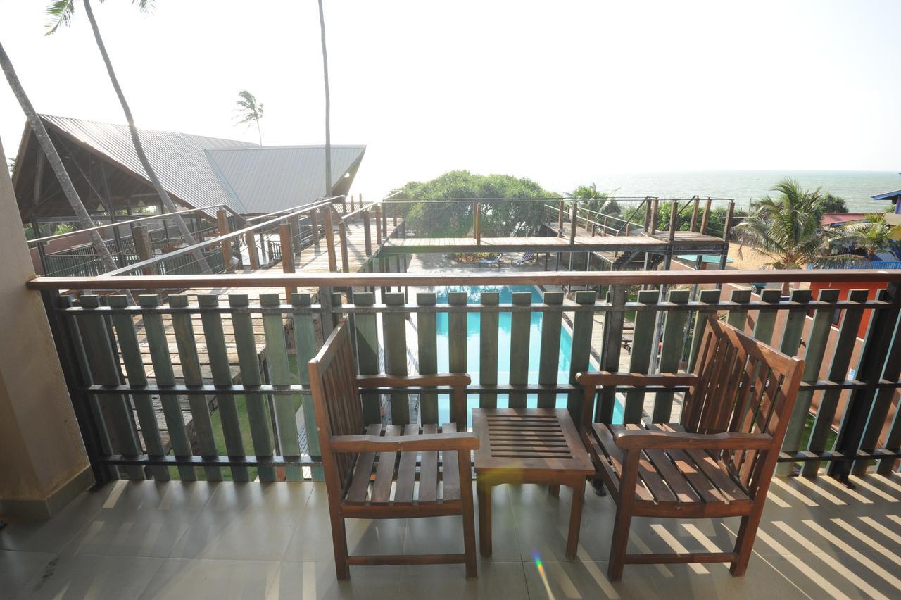 Saprin Beach Resort Uswetakeiyawa Zewnętrze zdjęcie