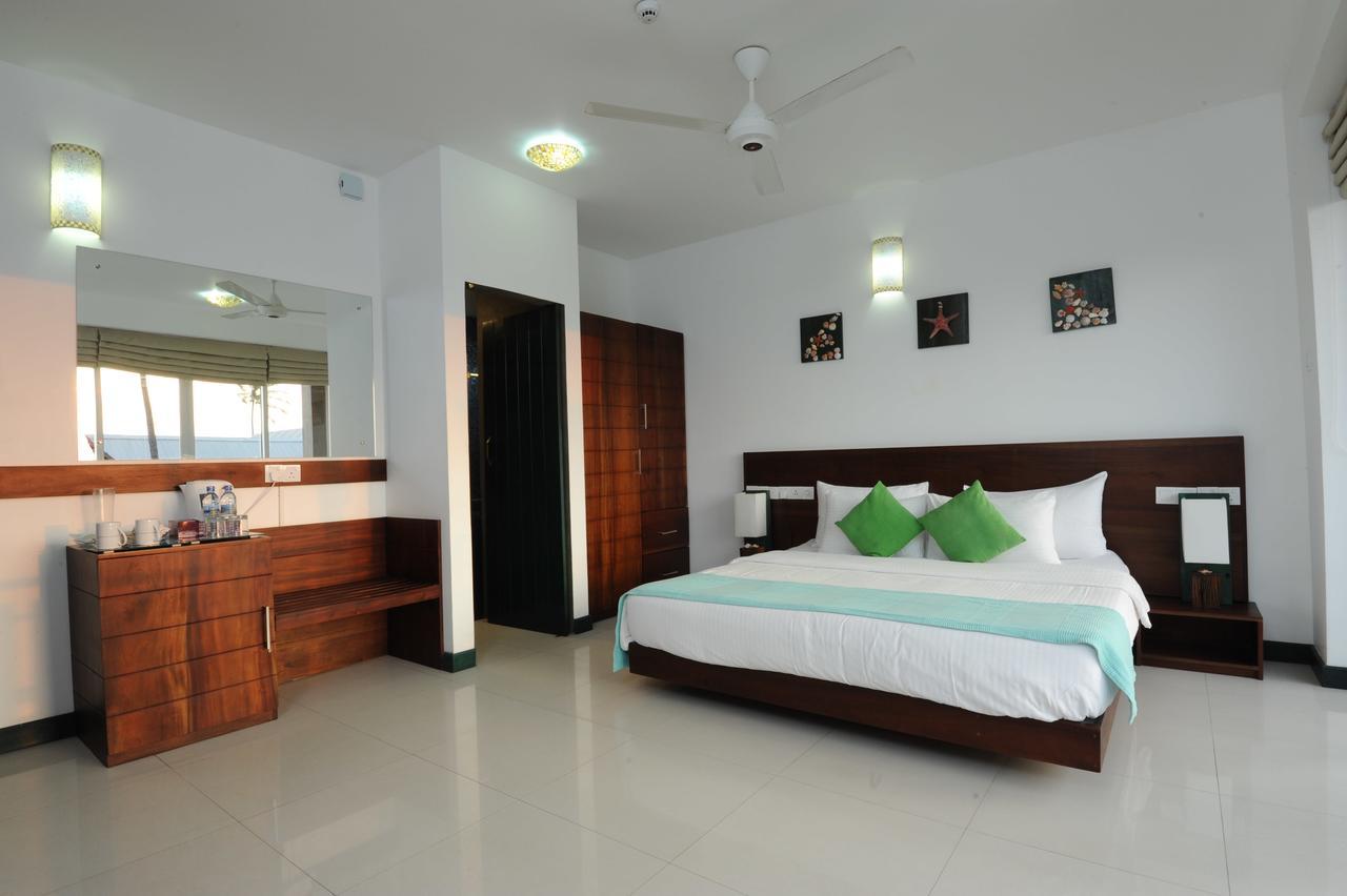 Saprin Beach Resort Uswetakeiyawa Zewnętrze zdjęcie