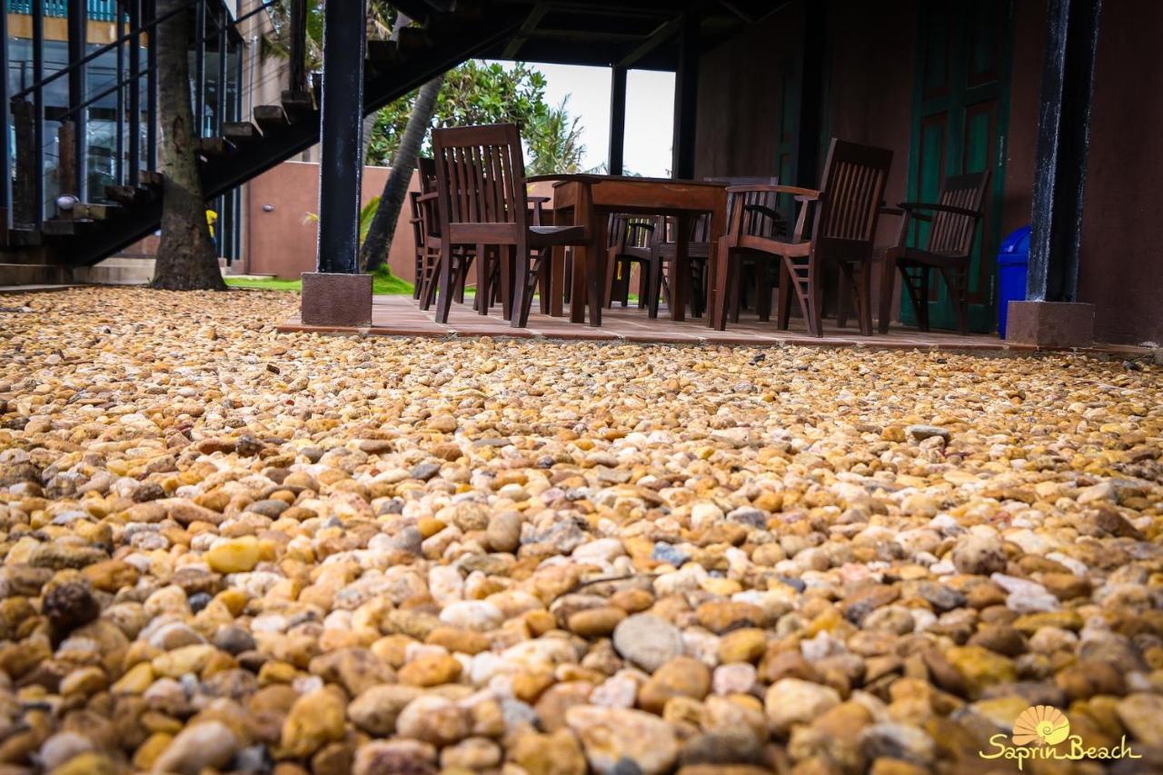 Saprin Beach Resort Uswetakeiyawa Zewnętrze zdjęcie