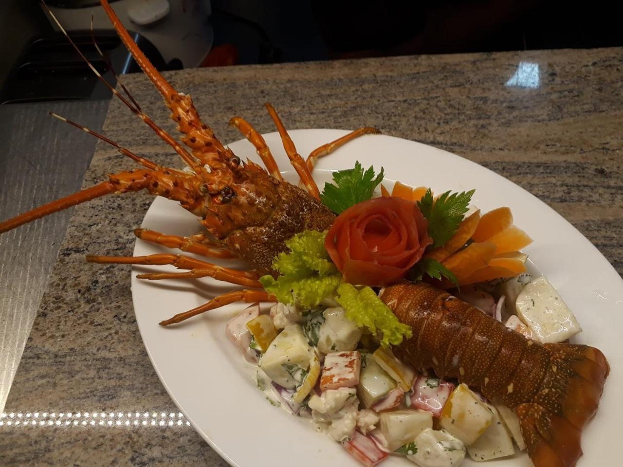 Saprin Beach Resort Uswetakeiyawa Zewnętrze zdjęcie