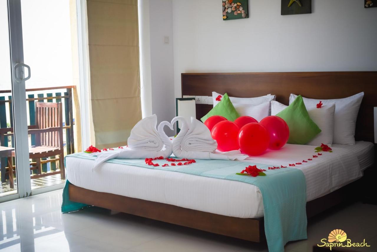 Saprin Beach Resort Uswetakeiyawa Zewnętrze zdjęcie