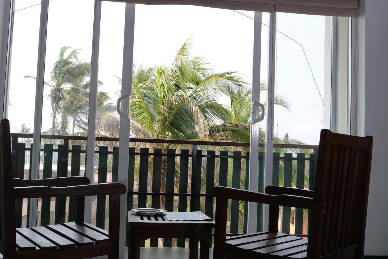 Saprin Beach Resort Uswetakeiyawa Zewnętrze zdjęcie