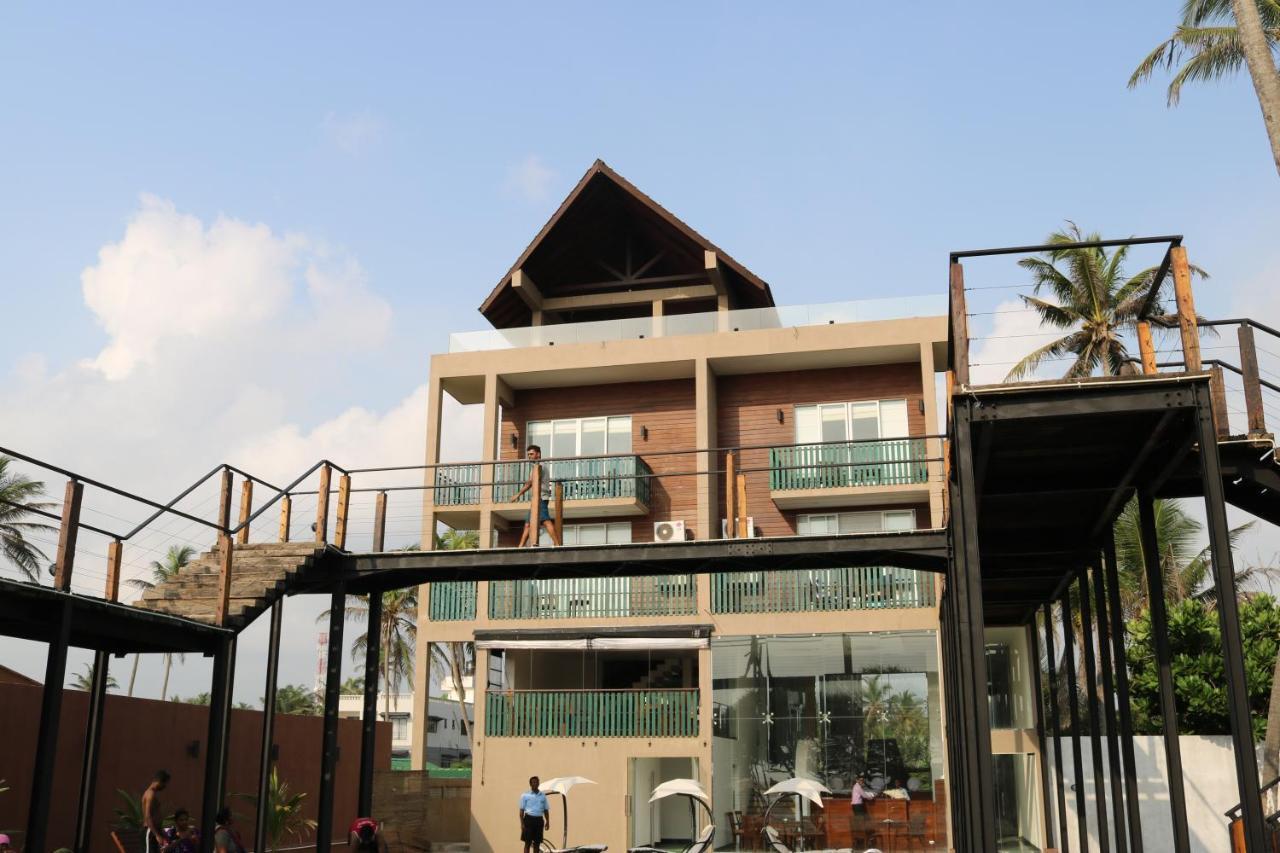 Saprin Beach Resort Uswetakeiyawa Zewnętrze zdjęcie